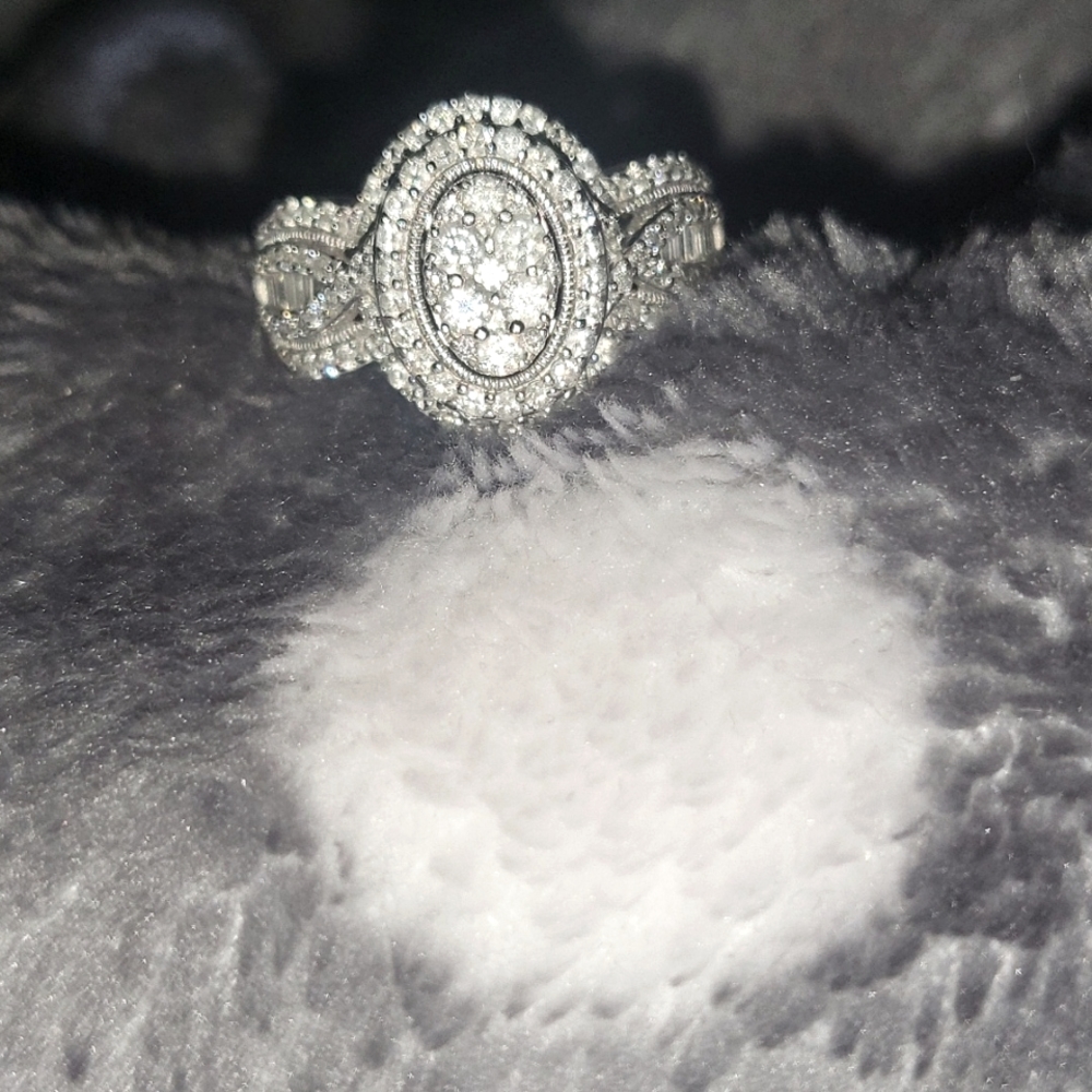 Size 9 cluster ring white gold